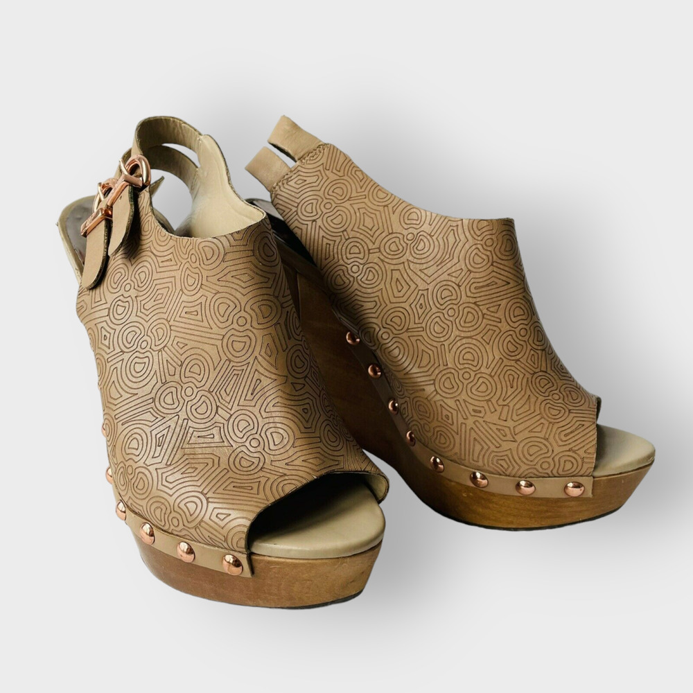 Zandra Rhodes Brownwyn Wedge Heels Peep Toe Leather Wood Buckle Emboss Size 38 7